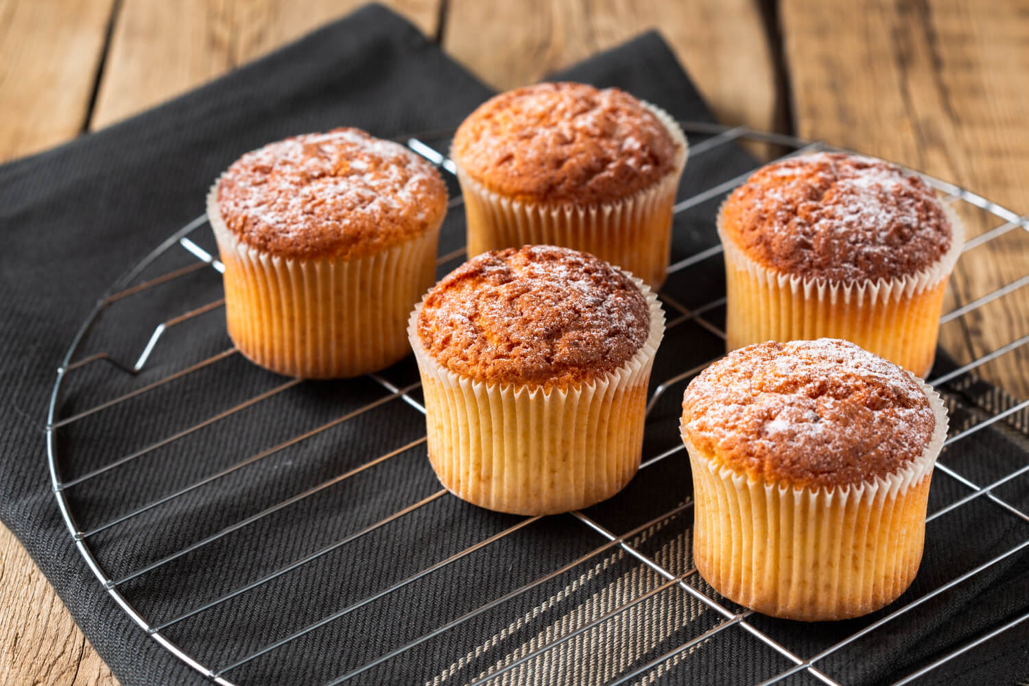 Cupcakes na airfryer recém-assados e decorados