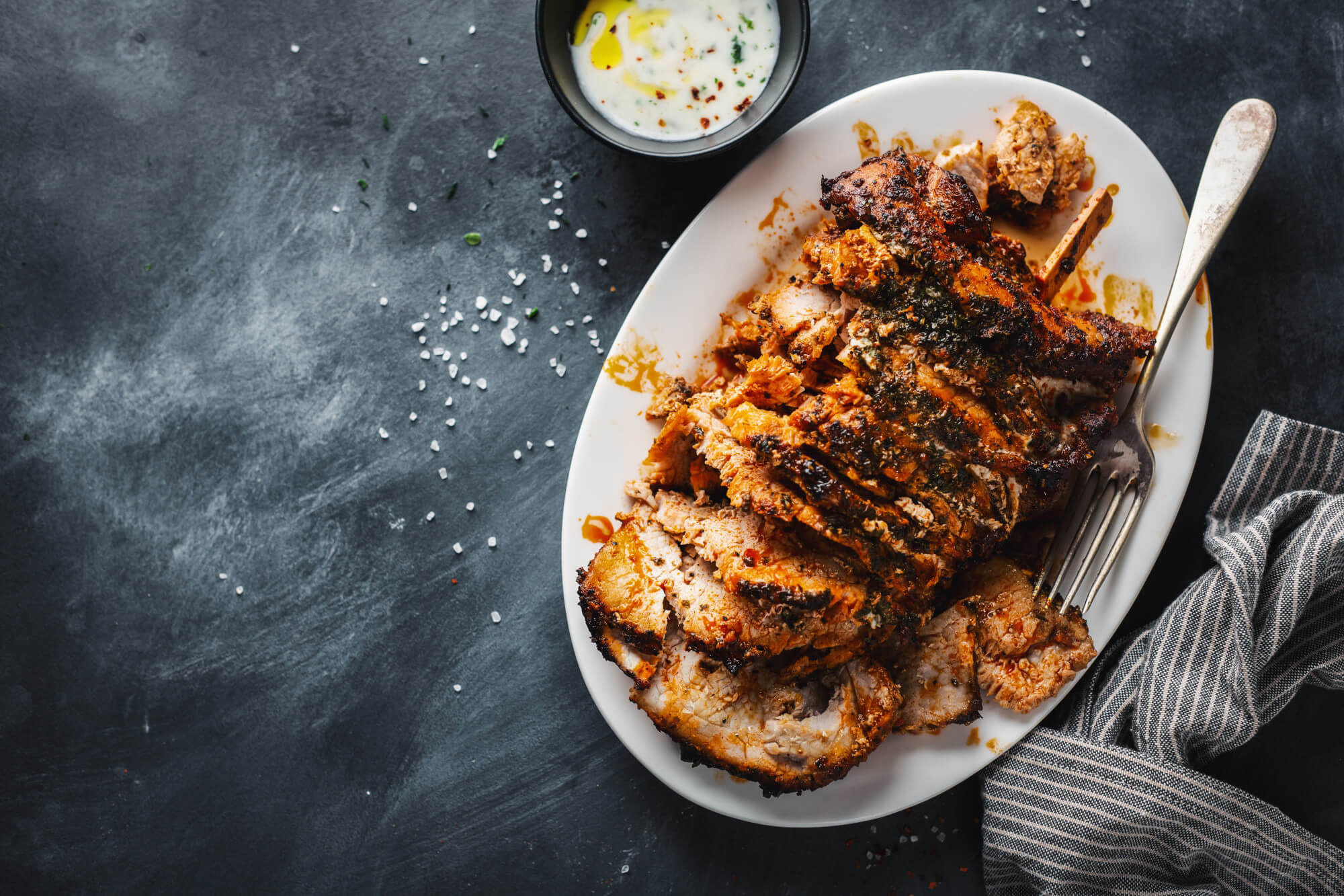Pulled pork na airfryer desfiado e suculento.