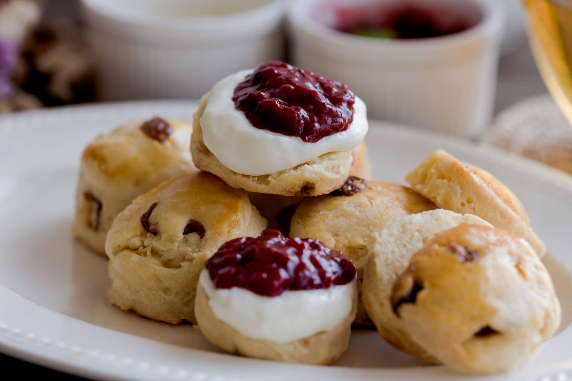 Scones na airfryer dourados e macios.